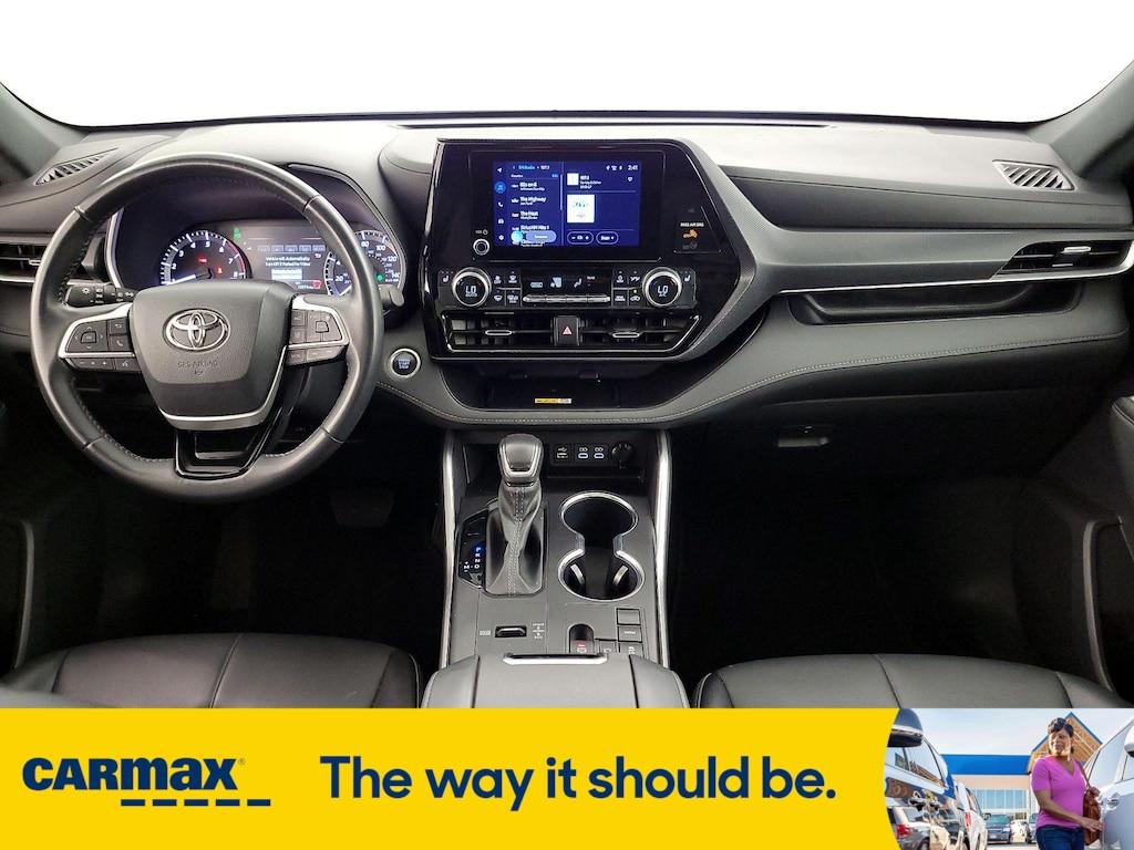 used 2024 Toyota Highlander car, priced at $42,998