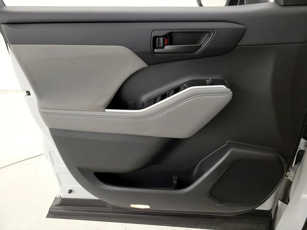 used 2023 Toyota Highlander Hybrid car, priced at $39,998