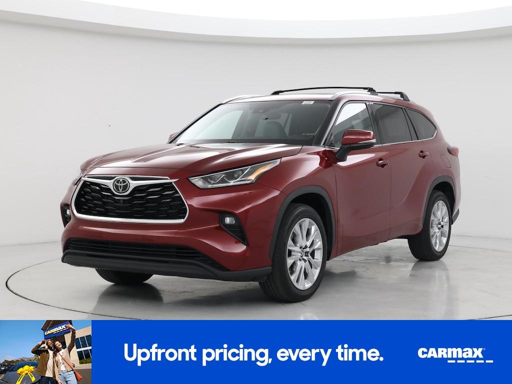 used 2022 Toyota Highlander car, priced at $35,998