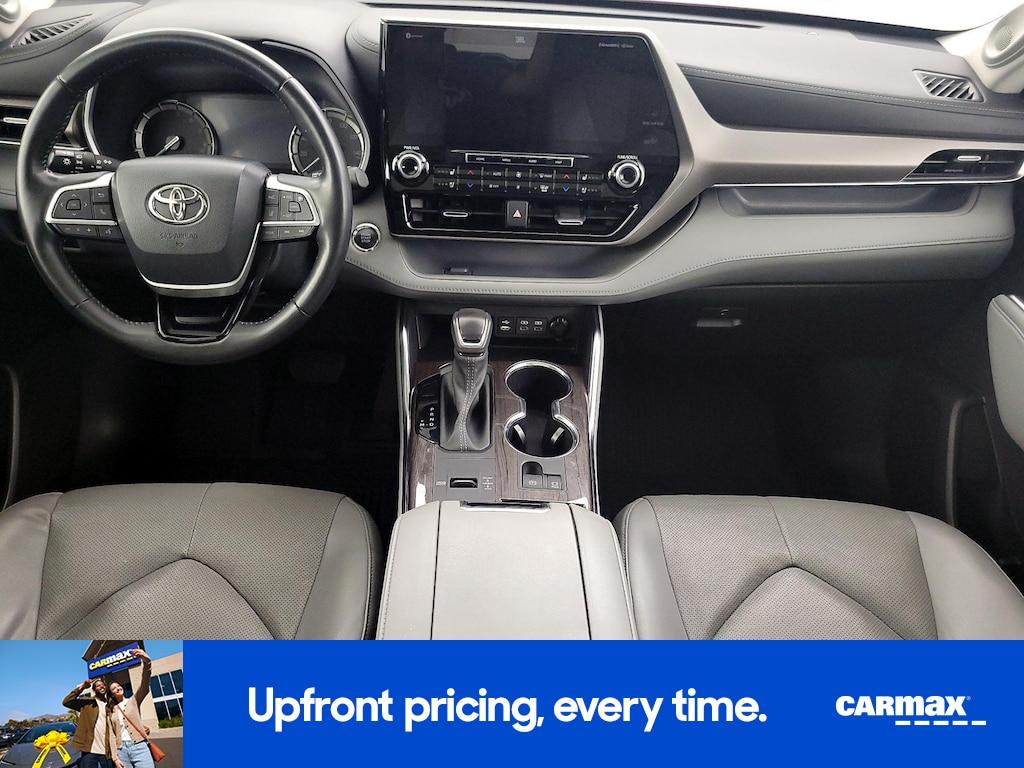 used 2022 Toyota Highlander car, priced at $35,998