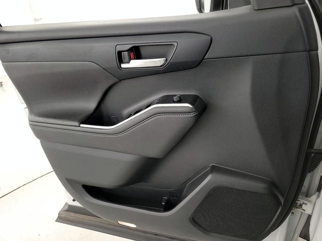 used 2020 Toyota Highlander car, priced at $35,998