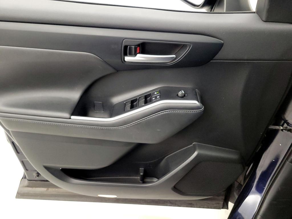 used 2021 Toyota Highlander car, priced at $32,998