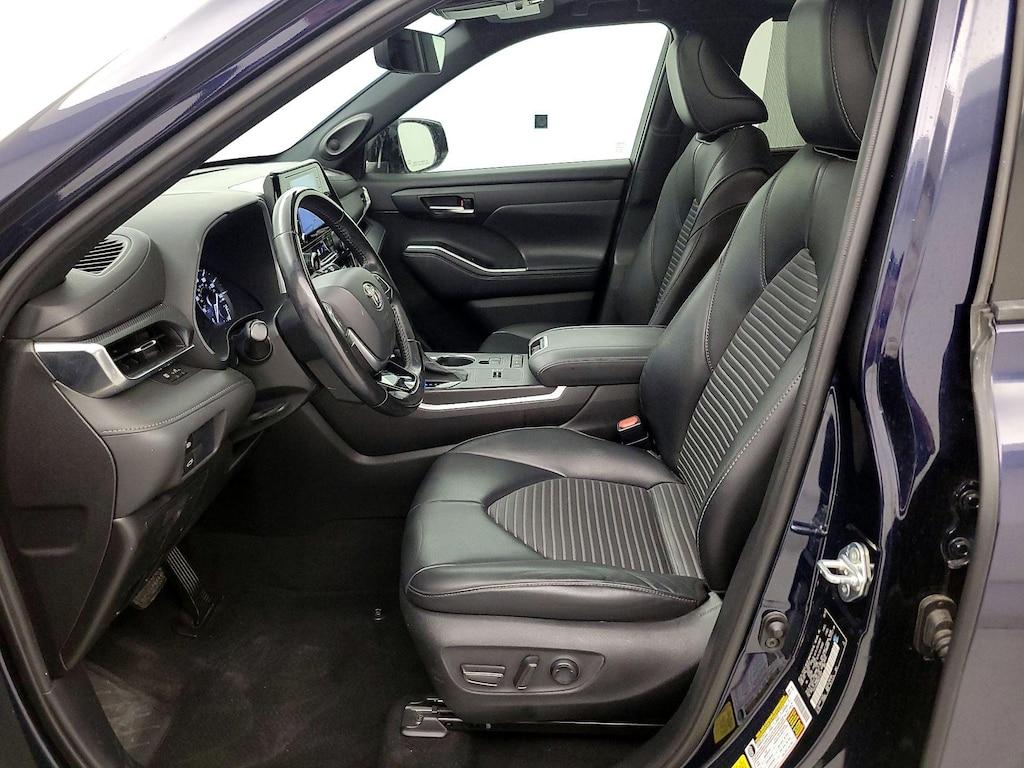 used 2021 Toyota Highlander car, priced at $32,998