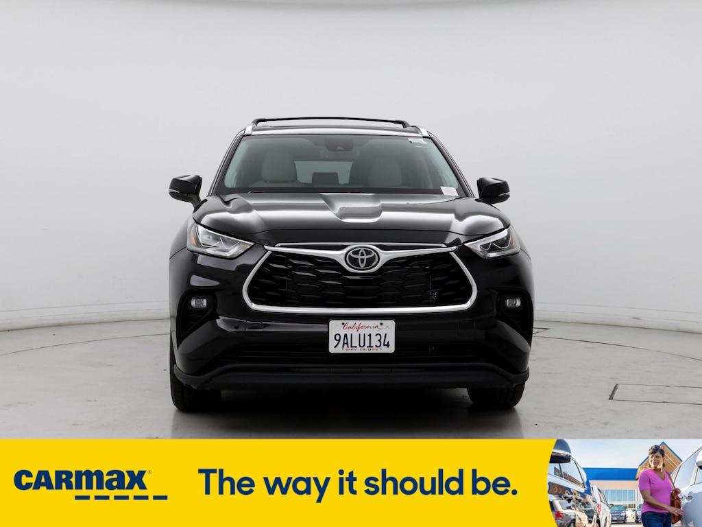 used 2022 Toyota Highlander car, priced at $39,998