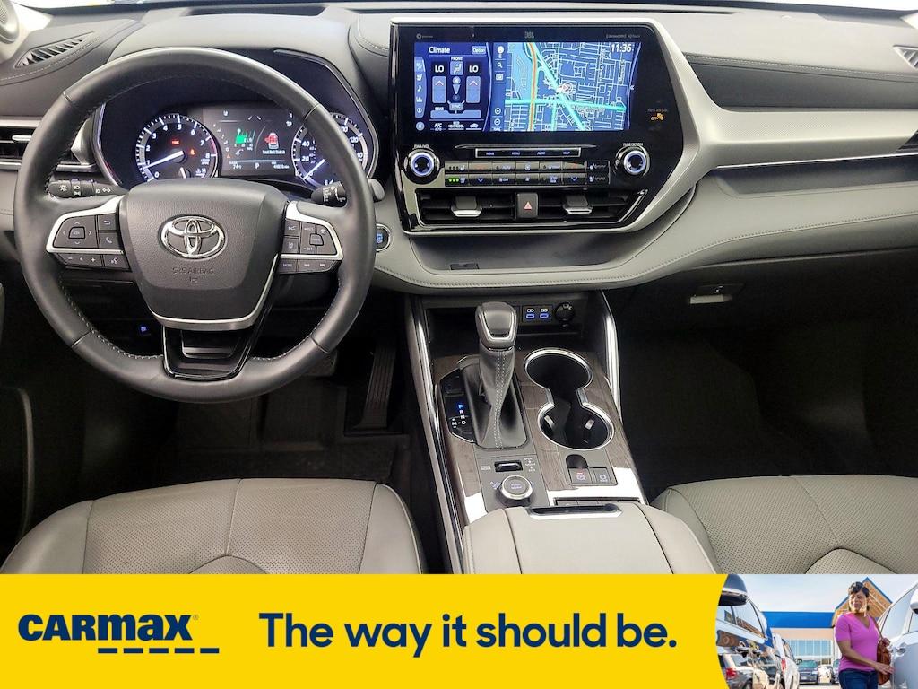 used 2022 Toyota Highlander car, priced at $39,998