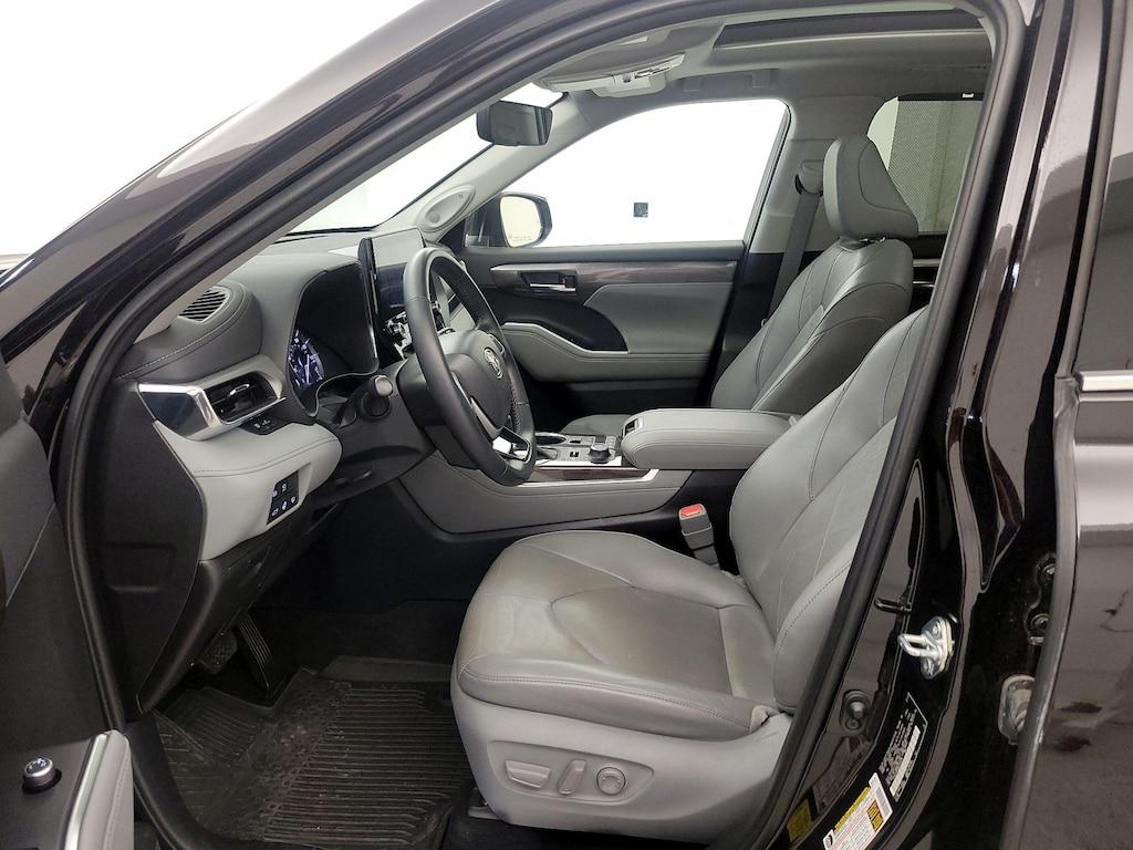 used 2022 Toyota Highlander car, priced at $39,998