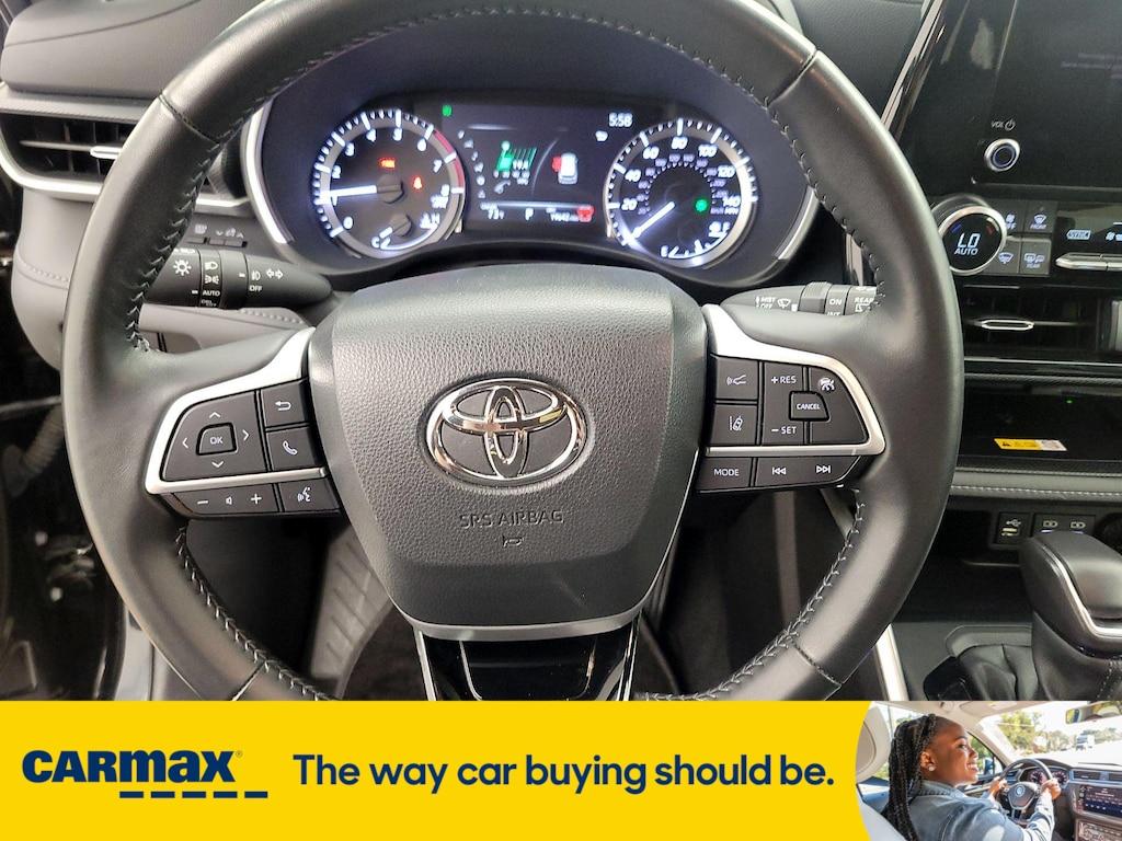 used 2024 Toyota Highlander car, priced at $43,998