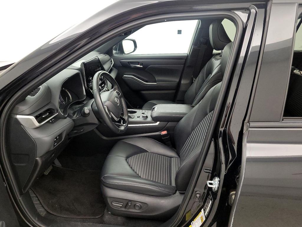 used 2024 Toyota Highlander car, priced at $43,998