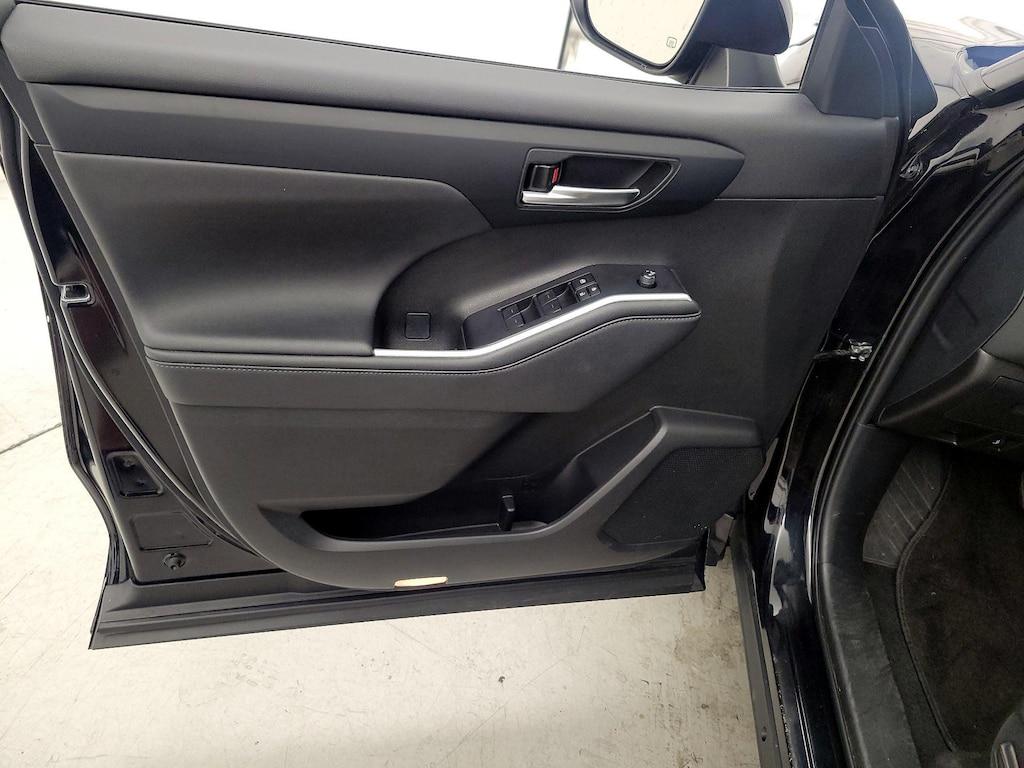 used 2024 Toyota Highlander car, priced at $43,998