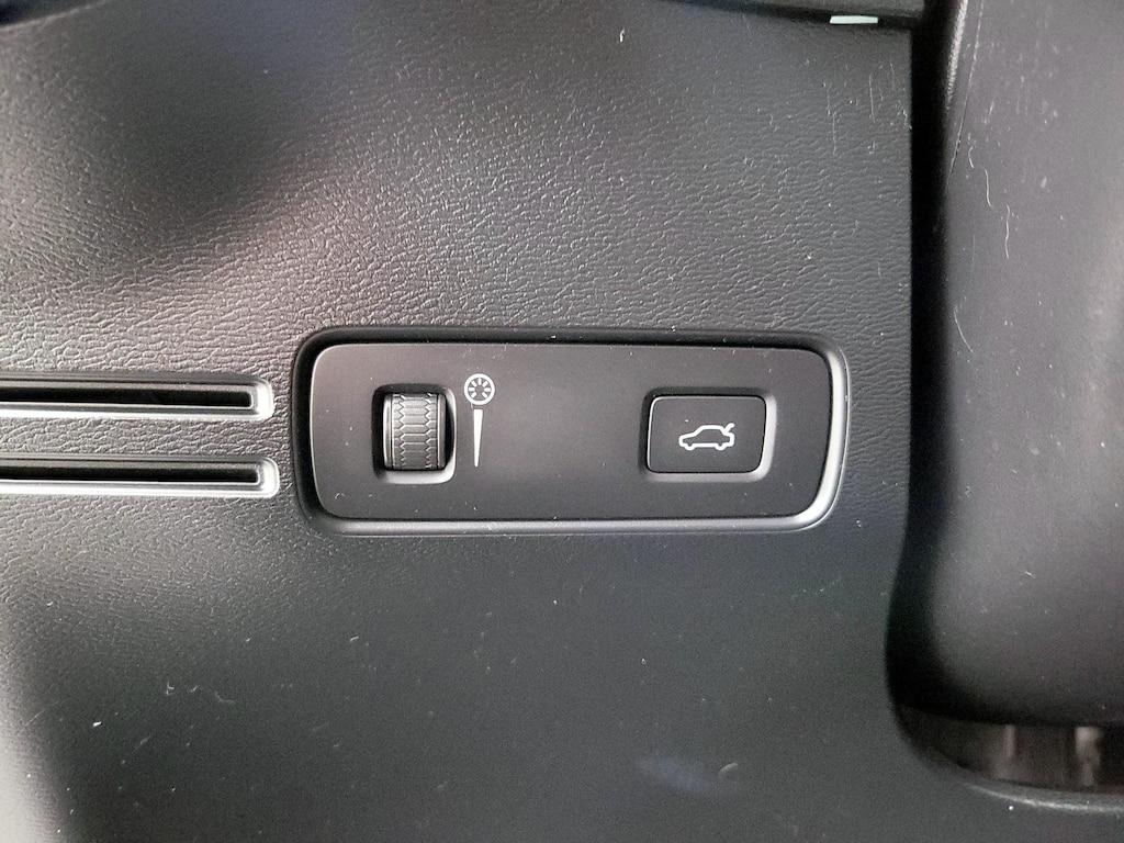 used 2021 Volvo XC40 car, priced at $25,998