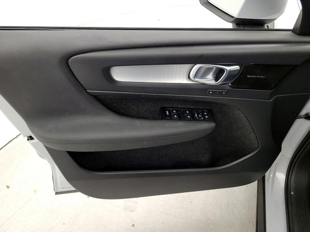 used 2021 Volvo XC40 car, priced at $25,998