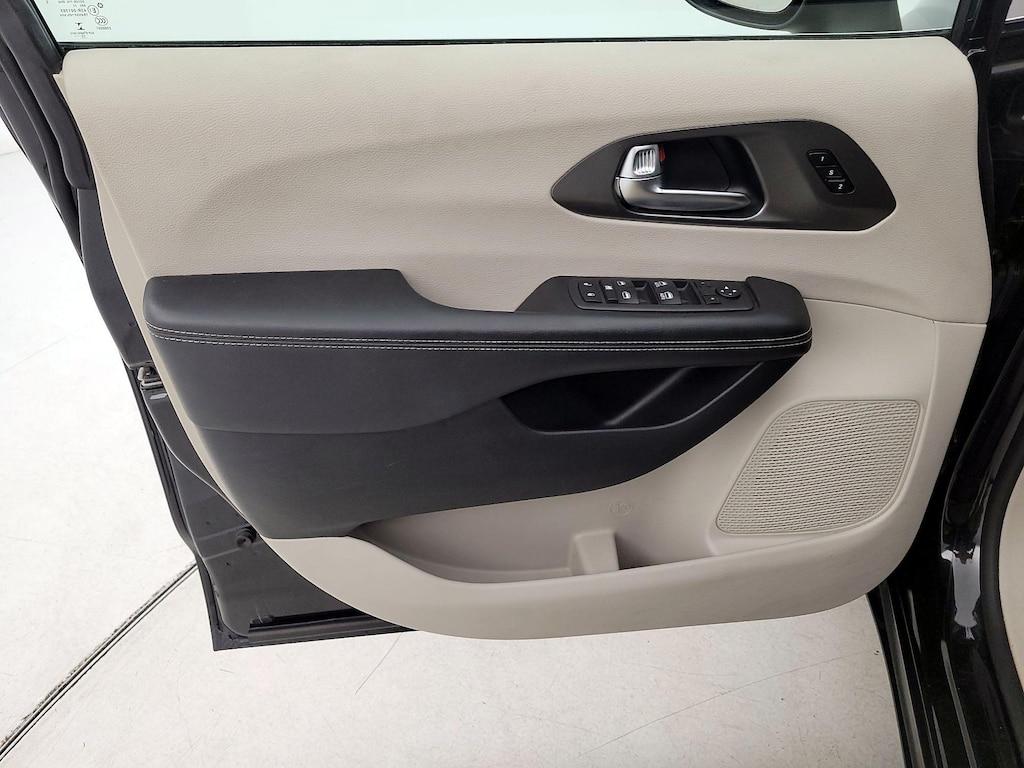used 2023 Chrysler Pacifica car, priced at $23,998