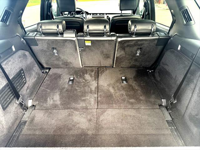 used 2017 Land Rover Discovery car, priced at $16,995