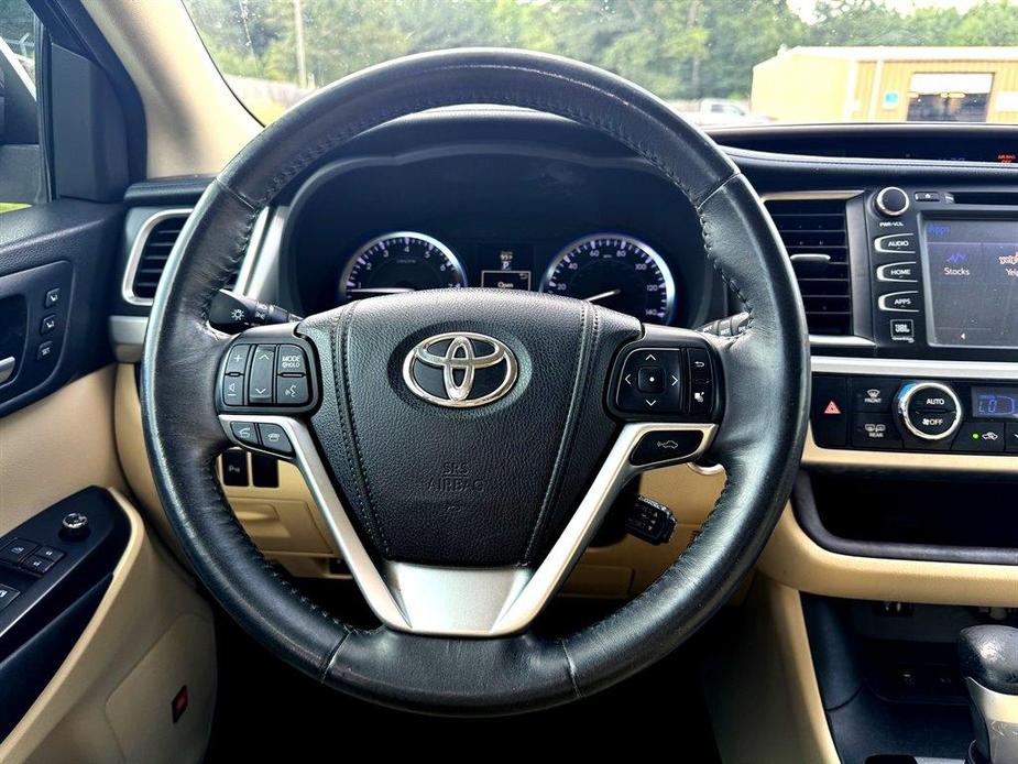 used 2014 Toyota Highlander car, priced at $14,495