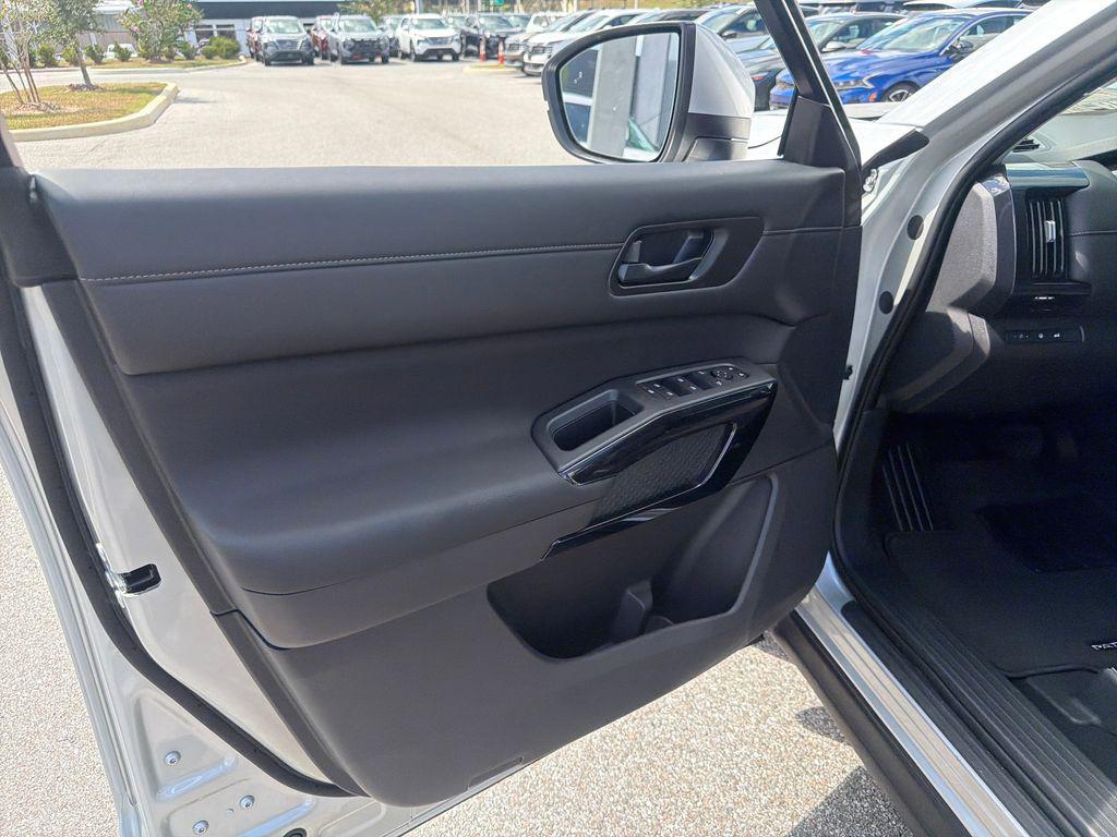new 2025 Nissan Pathfinder car, priced at $40,486