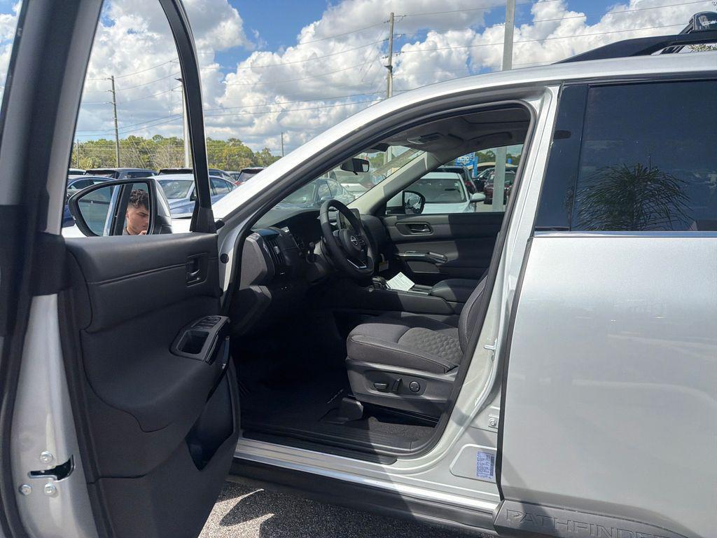new 2025 Nissan Pathfinder car, priced at $40,486