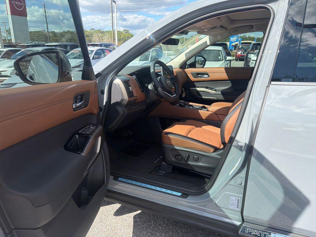 new 2025 Nissan Pathfinder car, priced at $49,671