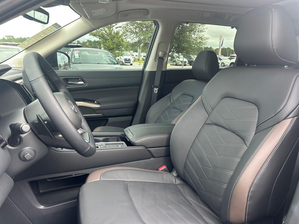 new 2025 Nissan Pathfinder car, priced at $47,754