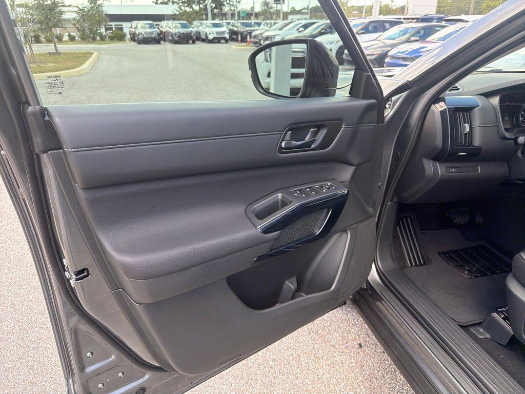new 2025 Nissan Pathfinder car, priced at $36,477