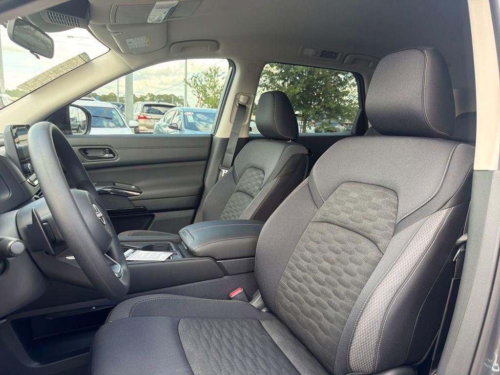 new 2025 Nissan Pathfinder car, priced at $36,477