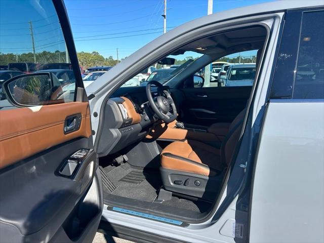 new 2025 Nissan Pathfinder car, priced at $50,292