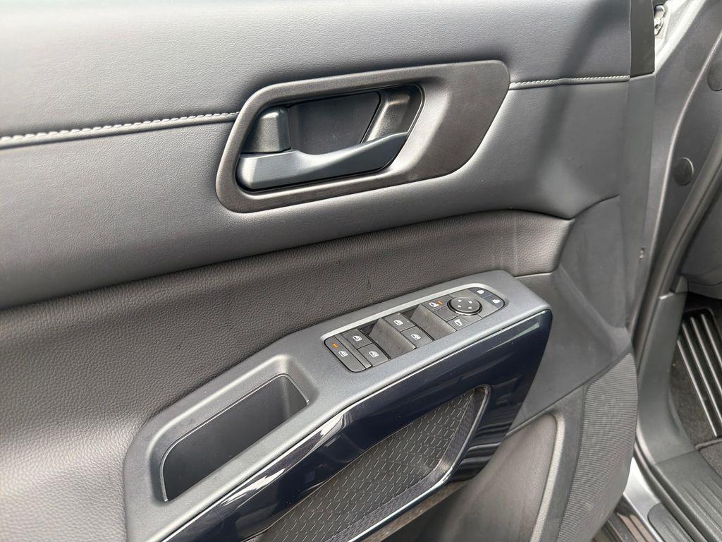 new 2025 Nissan Pathfinder car, priced at $35,477