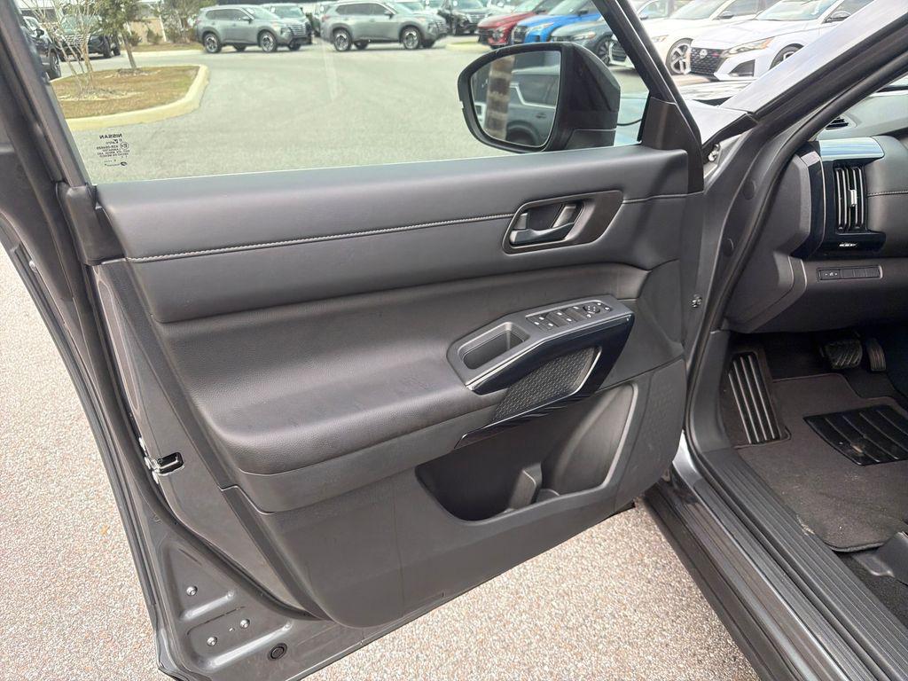 new 2025 Nissan Pathfinder car, priced at $35,477