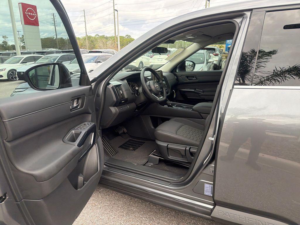new 2025 Nissan Pathfinder car, priced at $35,477