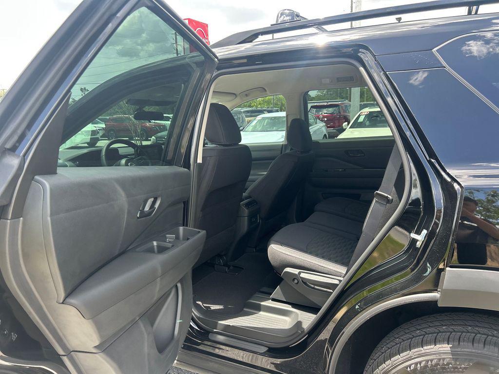 new 2025 Nissan Pathfinder car, priced at $40,780