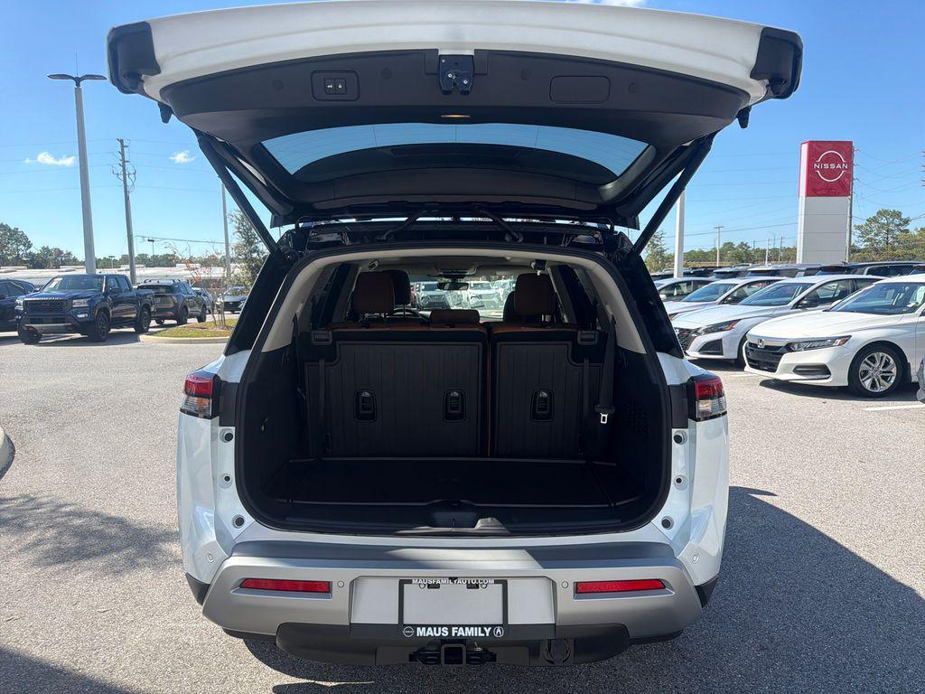 new 2025 Nissan Pathfinder car, priced at $49,957