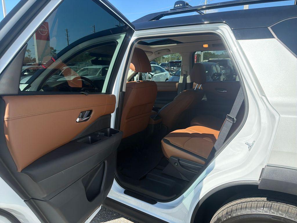 new 2025 Nissan Pathfinder car, priced at $49,957