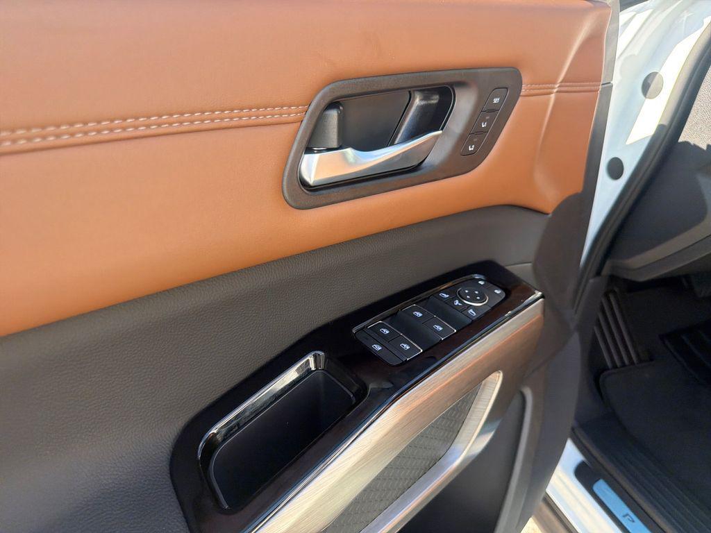 new 2025 Nissan Pathfinder car, priced at $49,957