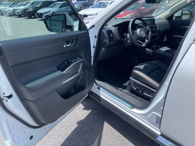 new 2025 Nissan Pathfinder car, priced at $48,985