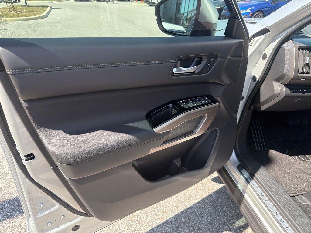 new 2025 Nissan Pathfinder car, priced at $48,779