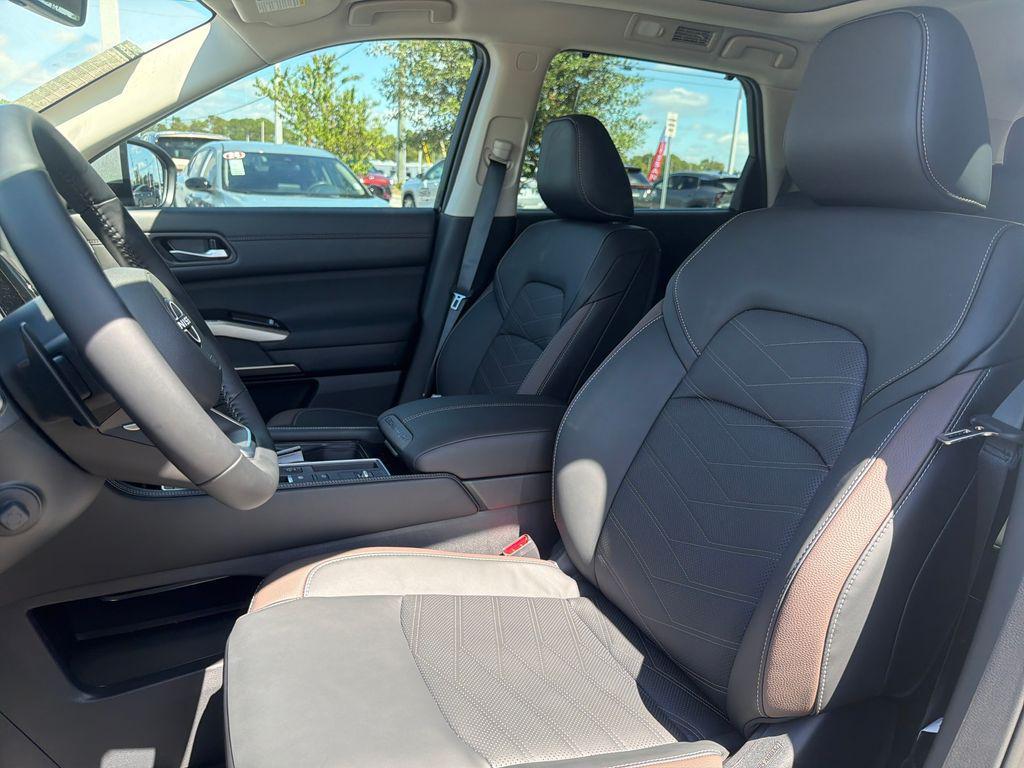 new 2025 Nissan Pathfinder car, priced at $48,779