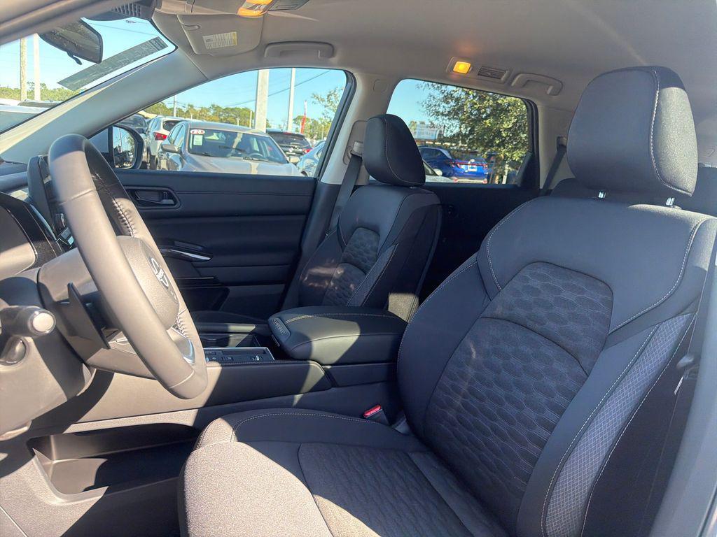 new 2025 Nissan Pathfinder car, priced at $39,084