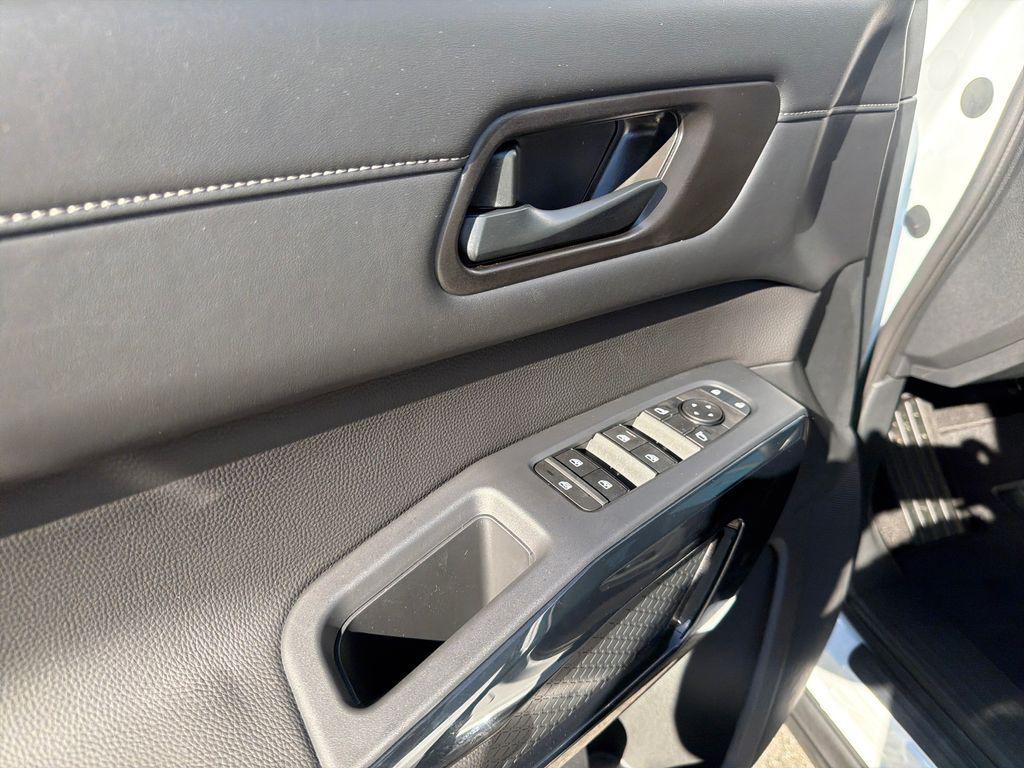 new 2025 Nissan Pathfinder car, priced at $39,084