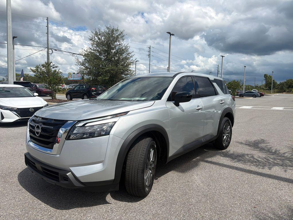 new 2025 Nissan Pathfinder car, priced at $35,212