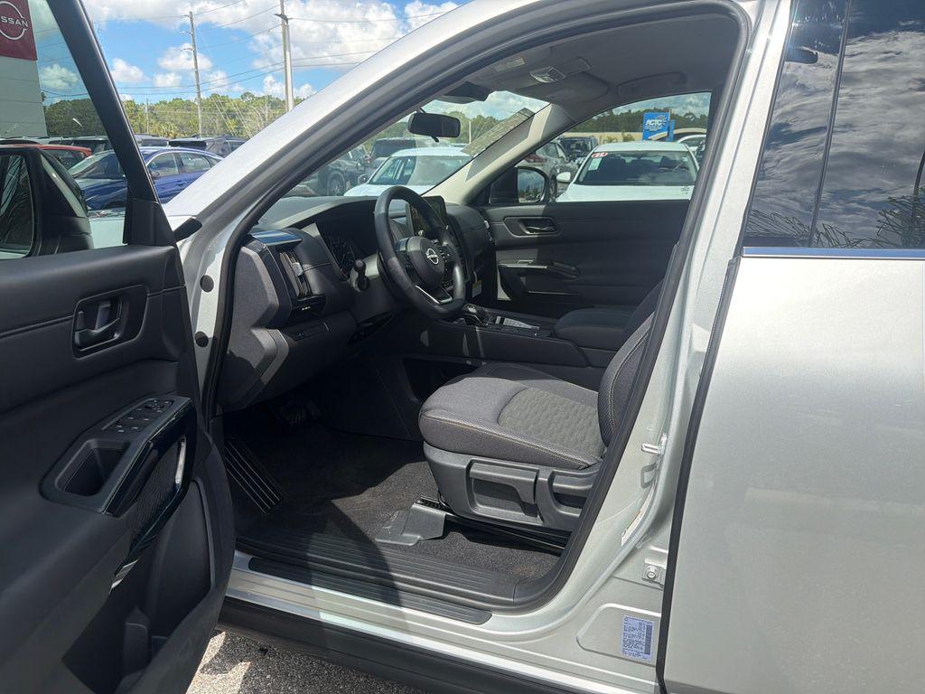 new 2025 Nissan Pathfinder car, priced at $35,212