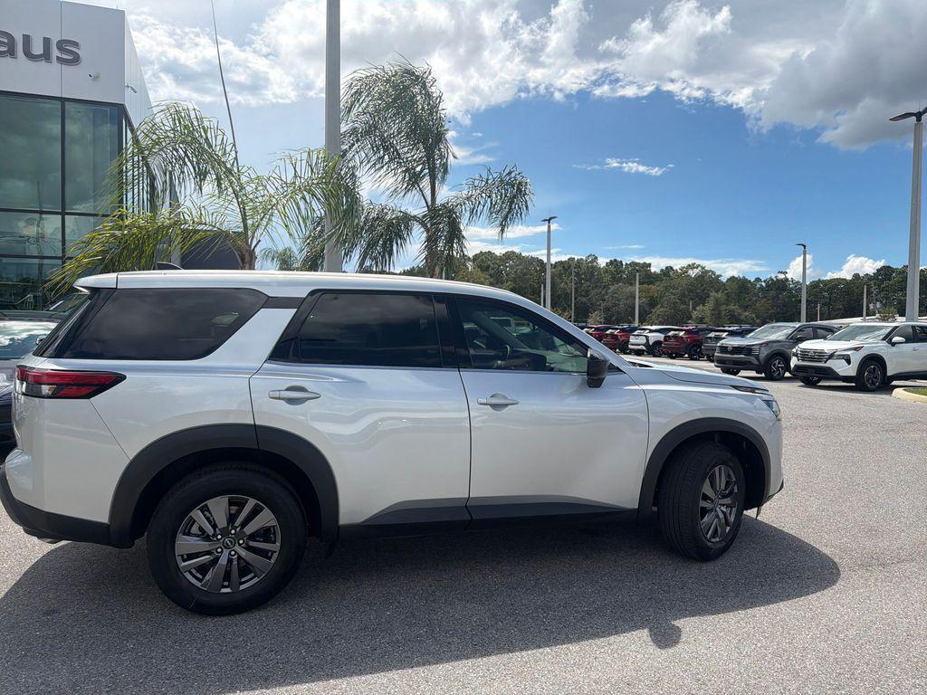 new 2025 Nissan Pathfinder car, priced at $35,212