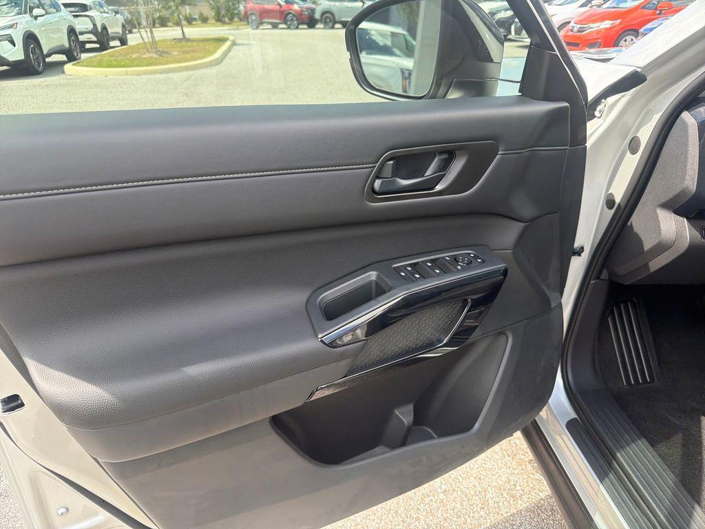 new 2025 Nissan Pathfinder car, priced at $35,212