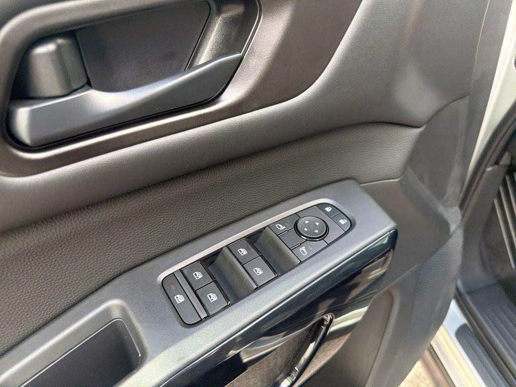 new 2025 Nissan Pathfinder car, priced at $35,212