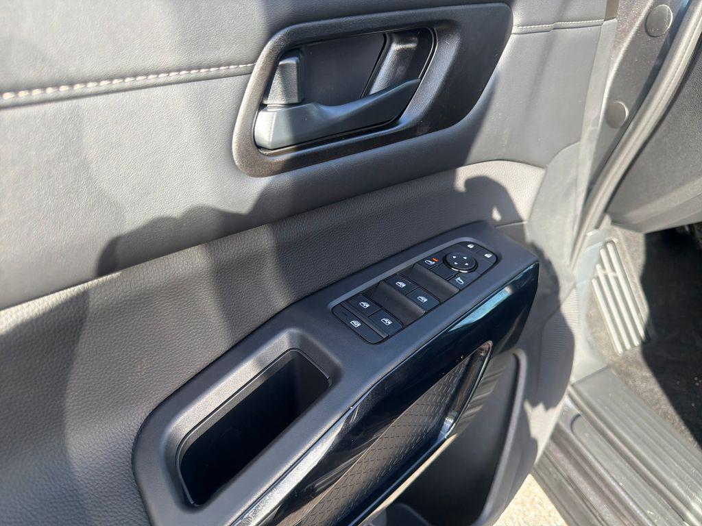 new 2025 Nissan Pathfinder car, priced at $36,477
