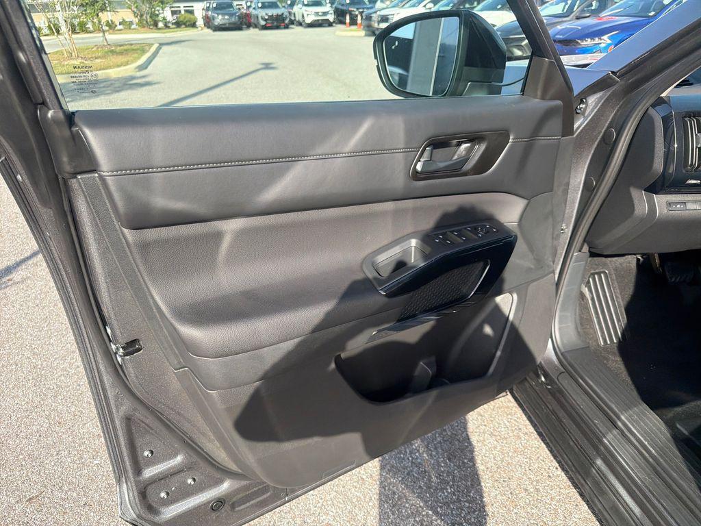 new 2025 Nissan Pathfinder car, priced at $36,477