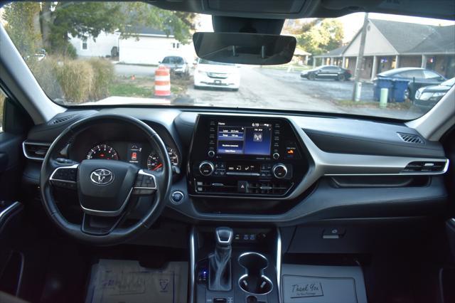 used 2022 Toyota Highlander car, priced at $29,997