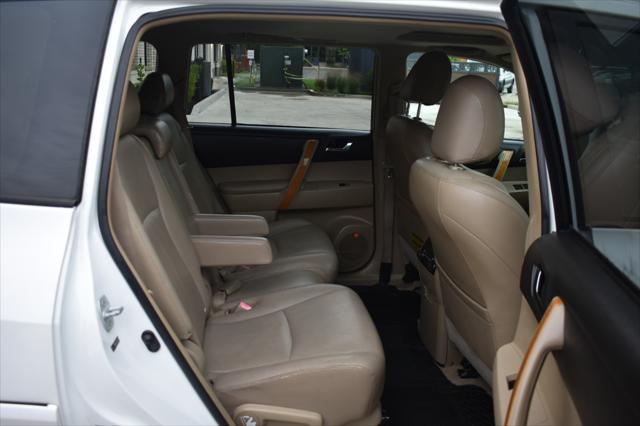 used 2009 Toyota Highlander Hybrid car, priced at $10,797