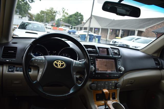 used 2009 Toyota Highlander Hybrid car, priced at $10,797