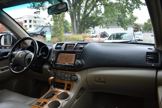 used 2009 Toyota Highlander Hybrid car, priced at $10,797