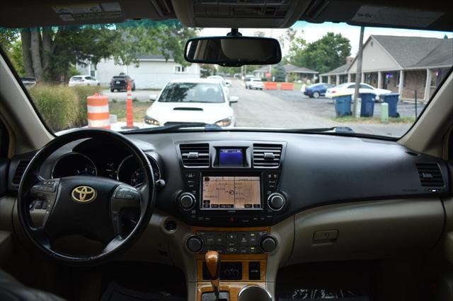 used 2009 Toyota Highlander Hybrid car, priced at $10,797