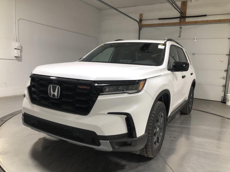 new 2025 Honda Pilot car, priced at $51,350